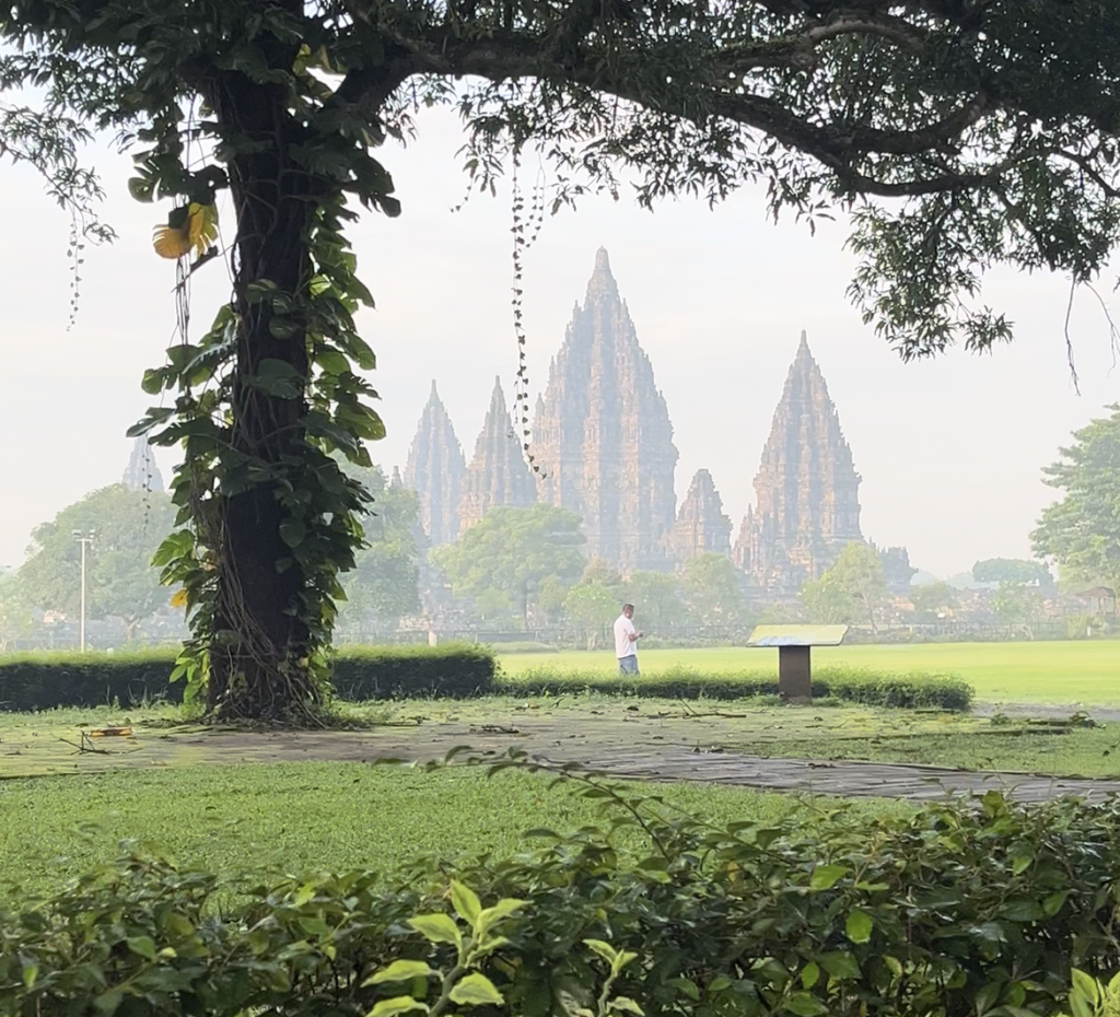 Wisata Joglosemar (Jogja Solo Semarang)